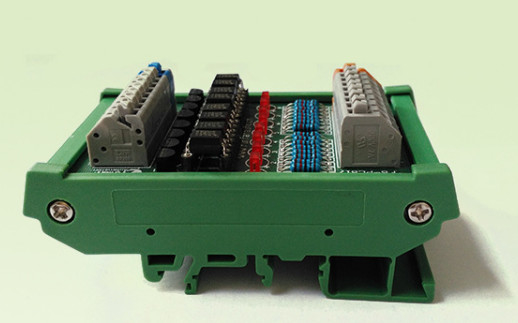 Le module de PLC avec l'utilisation du TB FB-PC817 pour à contrôle de ligne électrique et le fil se relient fournisseur
