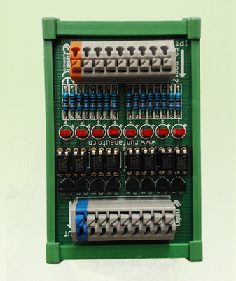 Le module de PLC avec l'utilisation du TB FB-PC817 pour à contrôle de ligne électrique et le fil se relient fournisseur